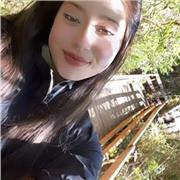 Estudiante de 4to medio ayudo a niños en sus tareas de matemáticas